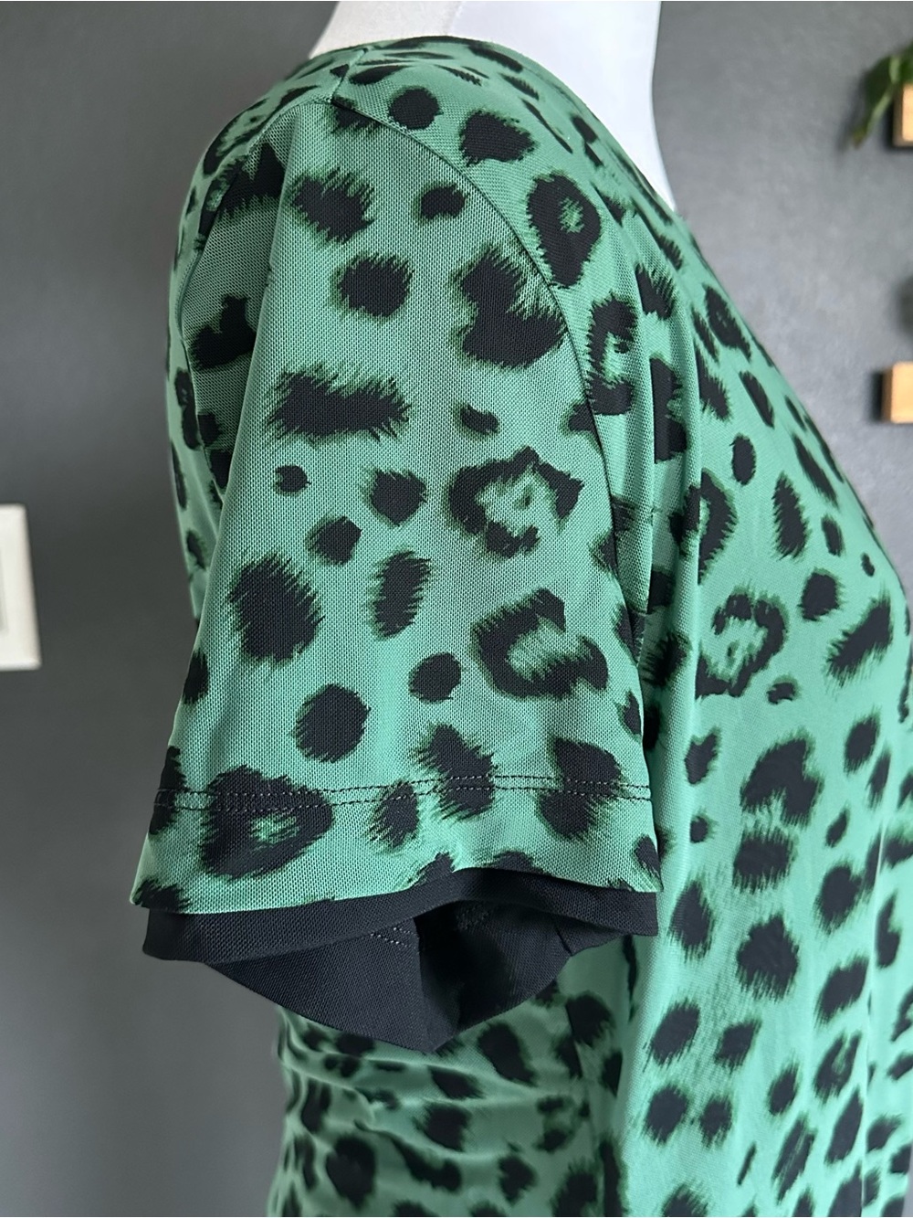 Cabi Green Leopard Print Ruched Midi Dress Size M Stretch - Picture 4 of 6